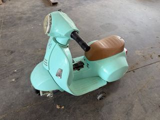 Moto eléctrica infantil Vespa