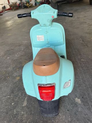 Moto eléctrica infantil Vespa