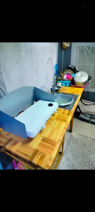 Parcela con caravana 750kg, iglú y cocina