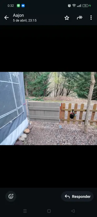 Parcela con caravana 750kg, iglú y cocina