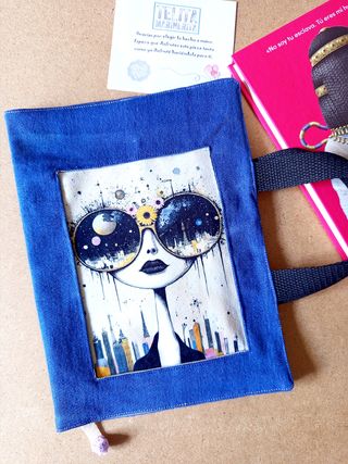 Portalibros mujer surrealista