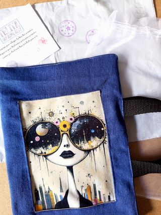 Portalibros mujer surrealista