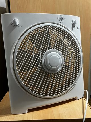 Ventilador blanco de plástico