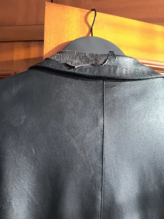 Vestido abrigo imitación cuero negro