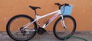 Bicicleta de montaña Opus blanca