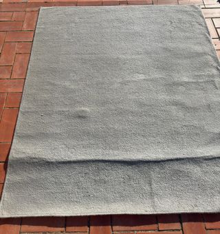 Tappeti grigi scuri e chiari a pelo corto