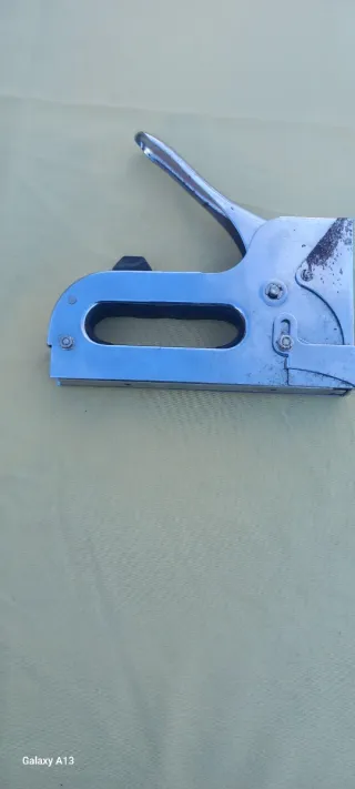 Grapadora manual metálica