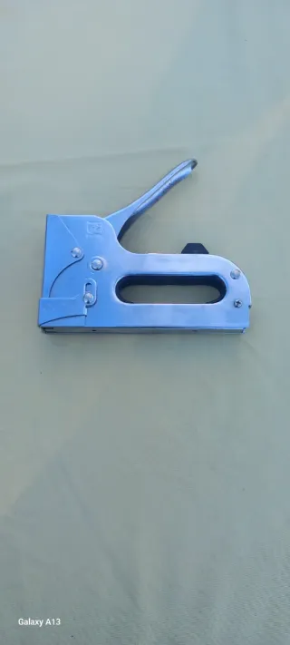 Grapadora manual metálica