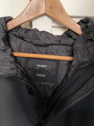 Chubasquero Pull&Bear Negro