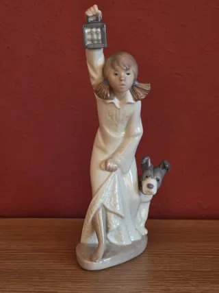Figura Nao by Lladro Niña con Perro y Farol