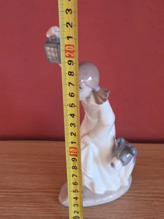 Figura Nao by Lladro Niña con Perro y Farol