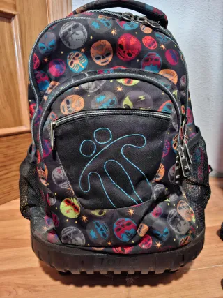 Mochila Totto con diseño de calaveras