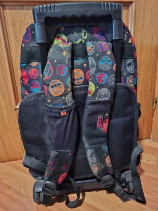 Mochila Totto con diseño de calaveras