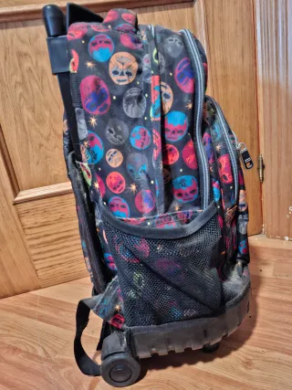 Mochila Totto con diseño de calaveras