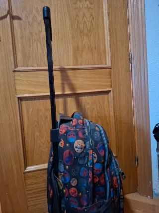 Mochila Totto con diseño de calaveras
