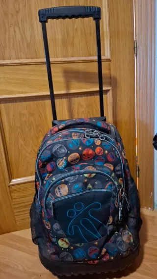 Mochila Totto con diseño de calaveras