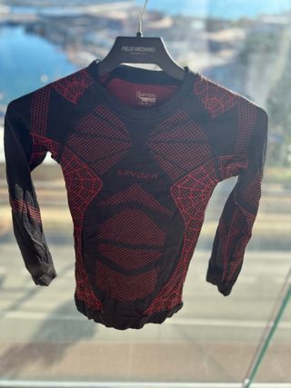 Camiseta técnica Spyder negra y roja