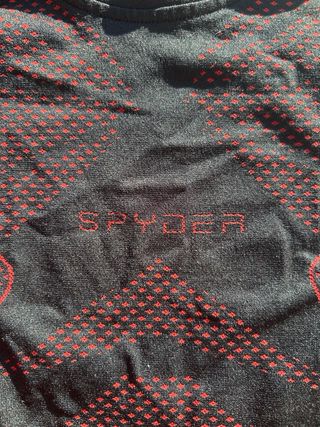 Camiseta técnica Spyder negra y roja