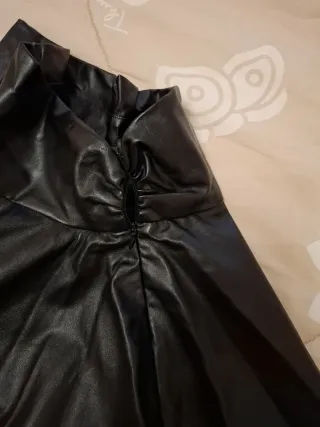 Gonna pantaloncino nera con borchie