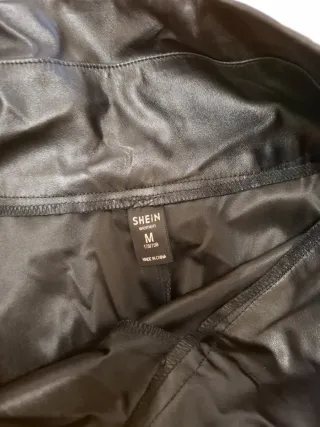 Gonna pantaloncino nera con borchie