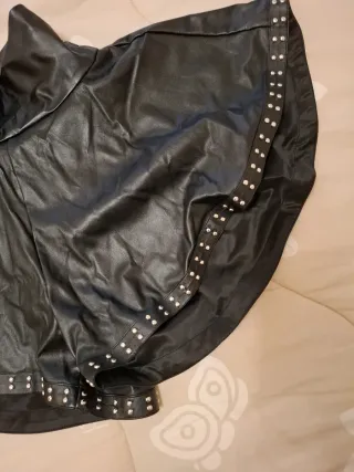 Gonna pantaloncino nera con borchie