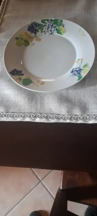 Servizio 6 piatti fondi e 6 piani