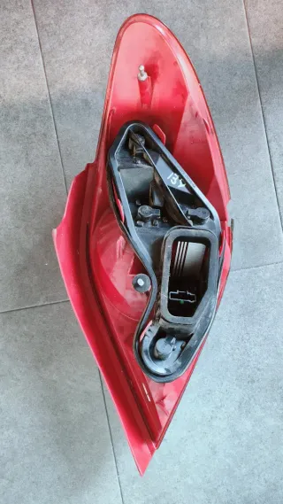 Faro Trasero Izquierdo Peugeot 205