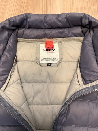 Chaqueta Only gris acolchada