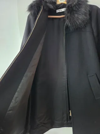 Abrigo negro mujer con cuello de pelo