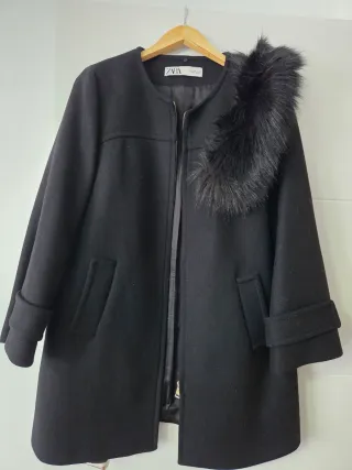 Abrigo negro mujer con cuello de pelo