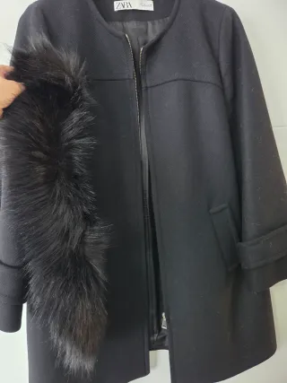 Abrigo negro mujer con cuello de pelo