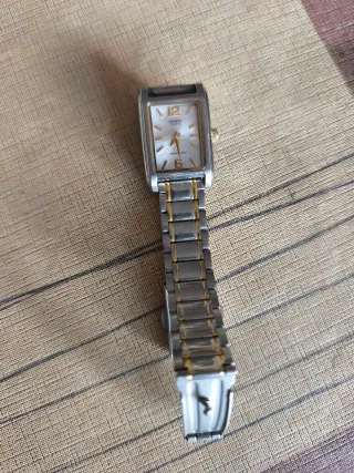 Reloj Casio Mujer Dorado y Plateado