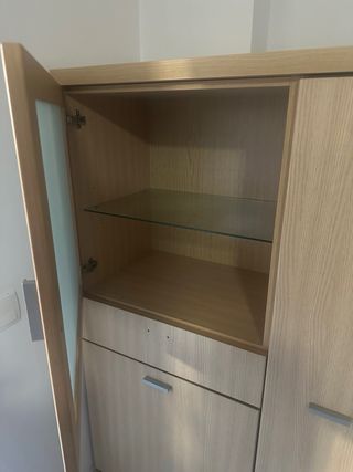 Mueble de comedor madera y cristal