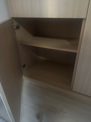 Mueble de comedor madera y cristal