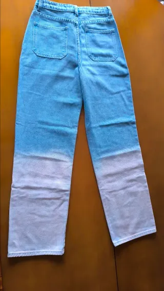 Pantalón vaquero degradado azul y blanco