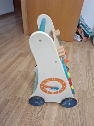 Andador de madera para actividades