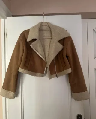 Chaqueta aviador forrada beige y marrón