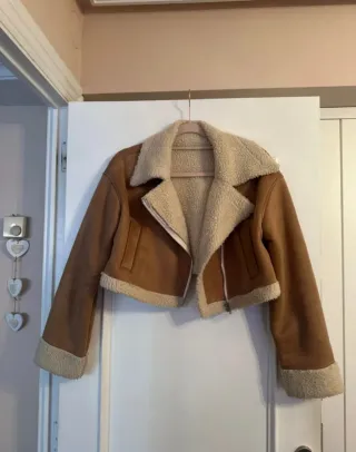 Chaqueta aviador forrada beige y marrón