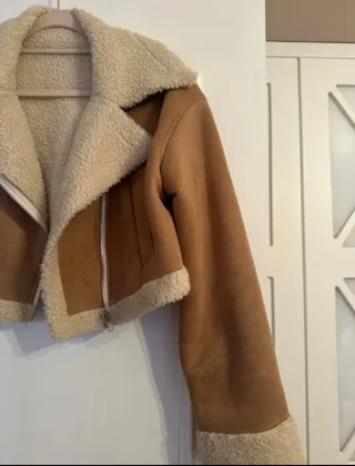 Chaqueta aviador forrada beige y marrón