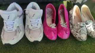 Lote 3 pares calzado: deportivas, rosas y serpient