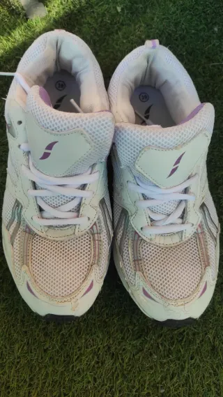 Lote 3 pares calzado: deportivas, rosas y serpient