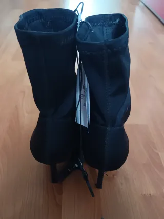 Botines tacón fino sin cremallera negros