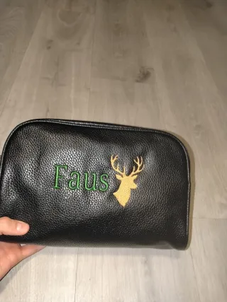 Neceser personalizado con ciervo bordado
