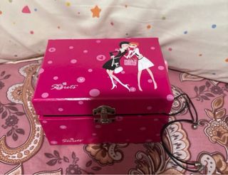 Joyero relleno de bisutería 3€