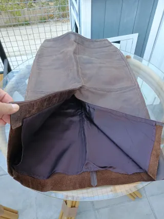 Falda de piel marrón