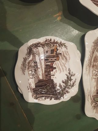 Set ceramiche inglesi disegni marroni e bianchi