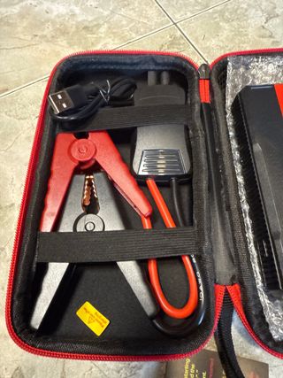 Arrancador Coche Portátil con Linterna LED