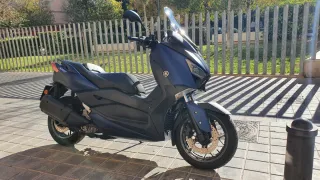 Yamaha XMAX 300 Azul Oscuro