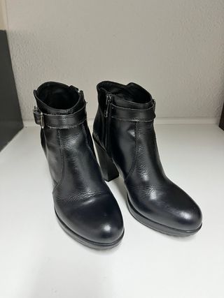 Botines de tacón negros