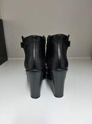 Botines de tacón negros